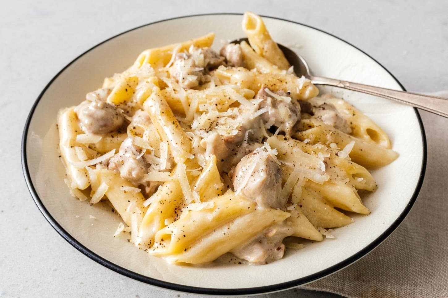 Creamy Chicken Alfredo | www.iamafoodblog.com
