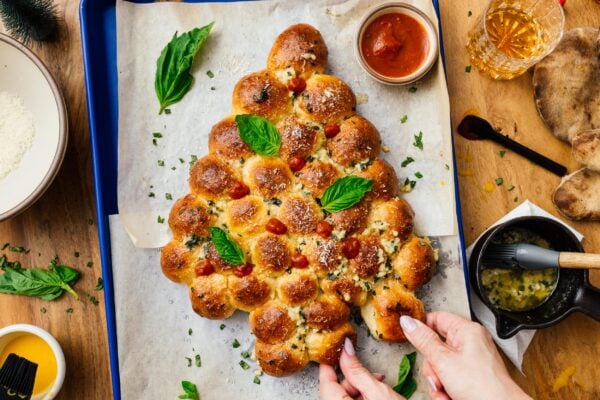 garlic pull apart christmas tree | www.iamafoodblog.com