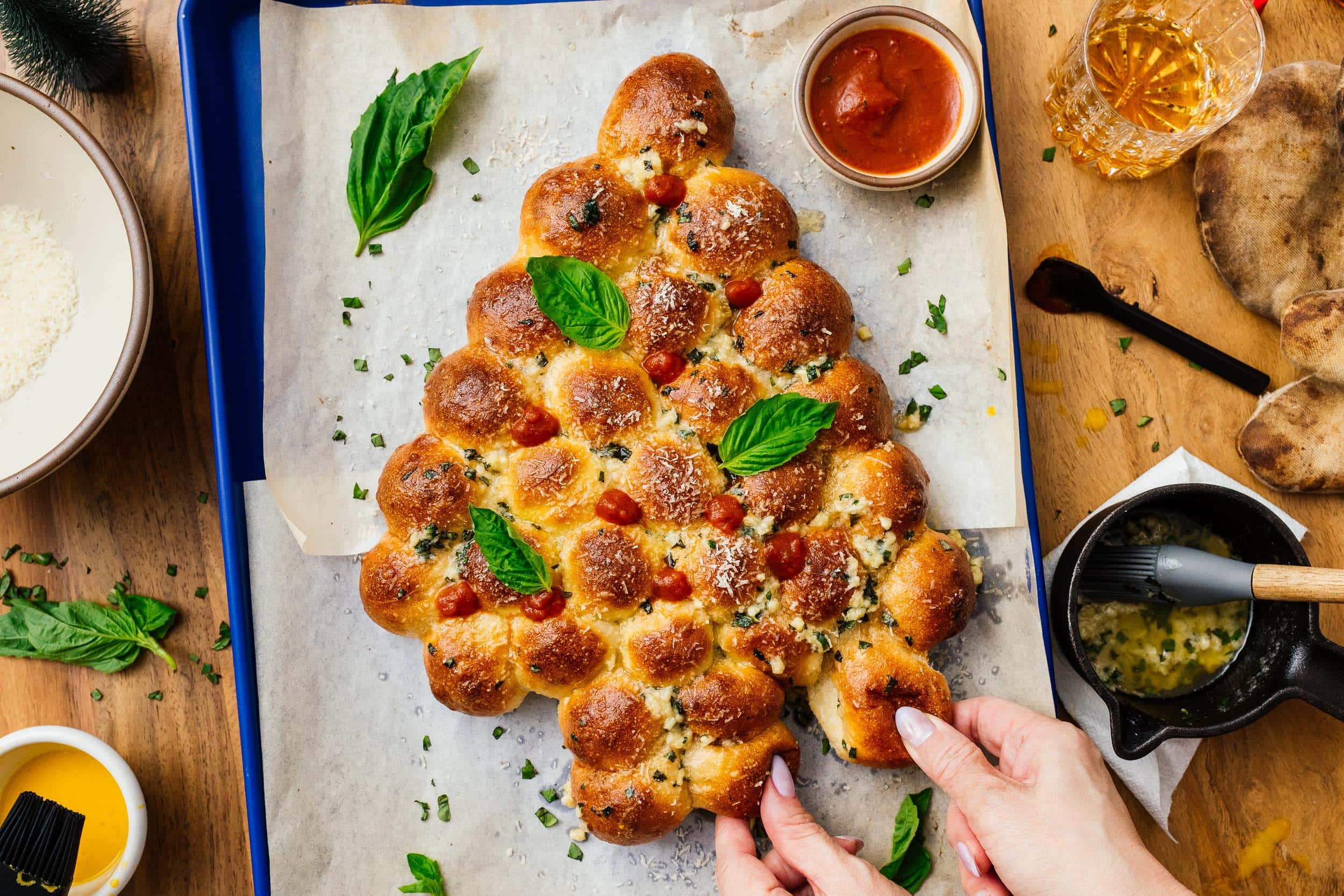 garlic pull apart christmas tree | www.iamafoodblog.com