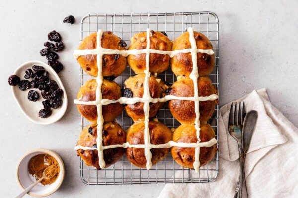 hot cross buns recipe | www.iamafoodblog.com
