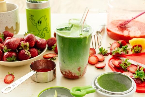 strawberry iced matcha latte | www.iamafoodblog.com